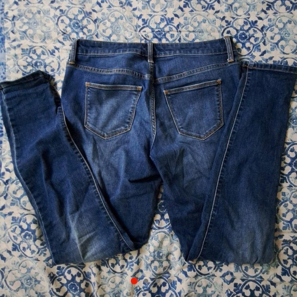 Universal Thread size 6 mid rise skinny jeans